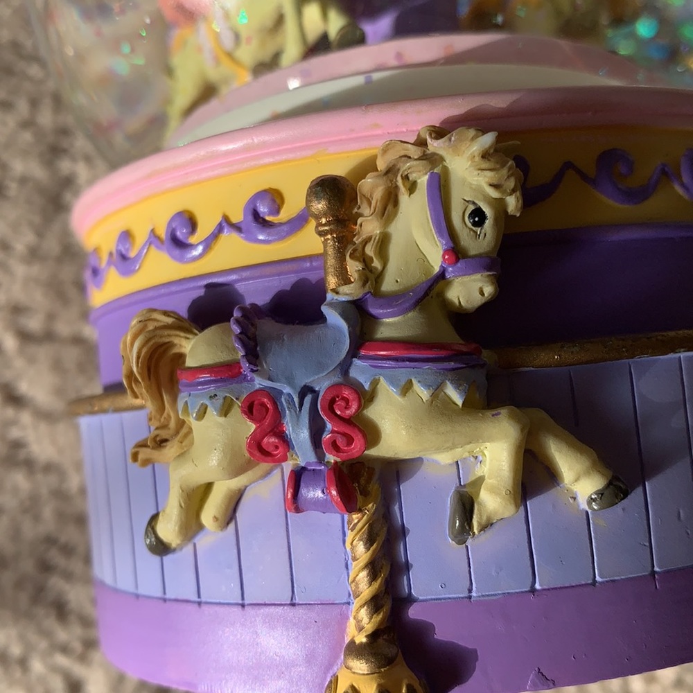 COPY - Disney snow globe - Picture 3 of 6